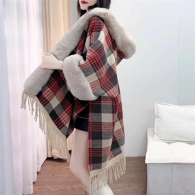 Вязаный плащ-тренч с капюшоном, отделка из faux‑fur, клетчатая вязка с бахромой, большого размера