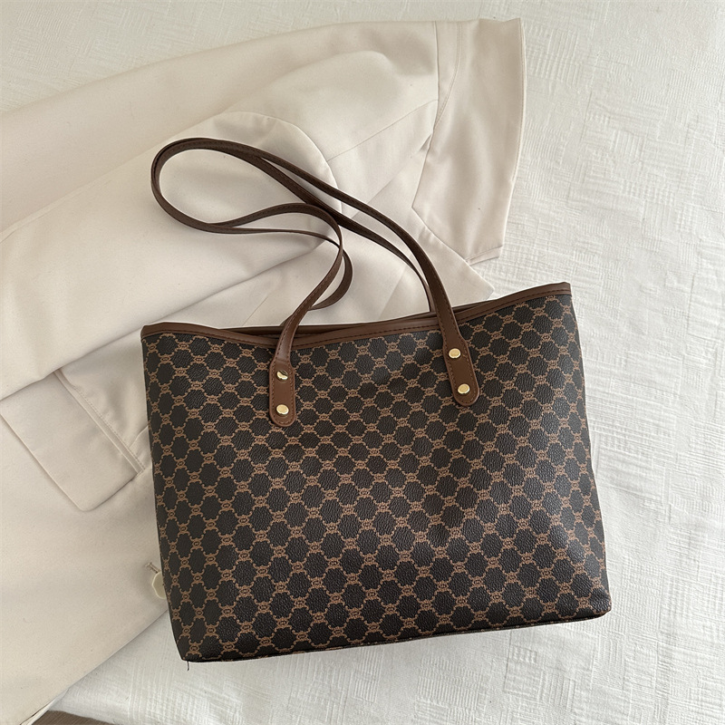 Bolsa de clase retro de gran capacidad para mujeres invierno 2025 nueva moda nicho bolso de hombro universal