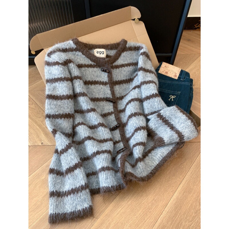 My Personal Favorite~ It Really Makes Your Skin Look Fairer! Korean-Style Egg Horn Button Cardigan, 2025 New Model, Thickened and Oversized Striped Knit Sweater My Personal Favorite~ It Really Makes Your Skin Look Fairer! Korean-Style Egg Horn Button Cardigan, 2025 New Model, Thickened and Oversized Striped Knit Sweater