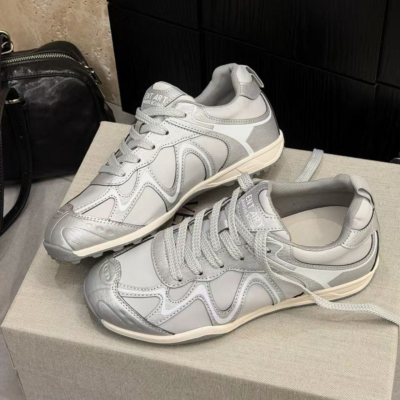 Retro casual versátil plano zapatos de entrenamiento de mujeres 2026 nuevo primavera-verano vestido baja zapatillas deportivas de estudiantes