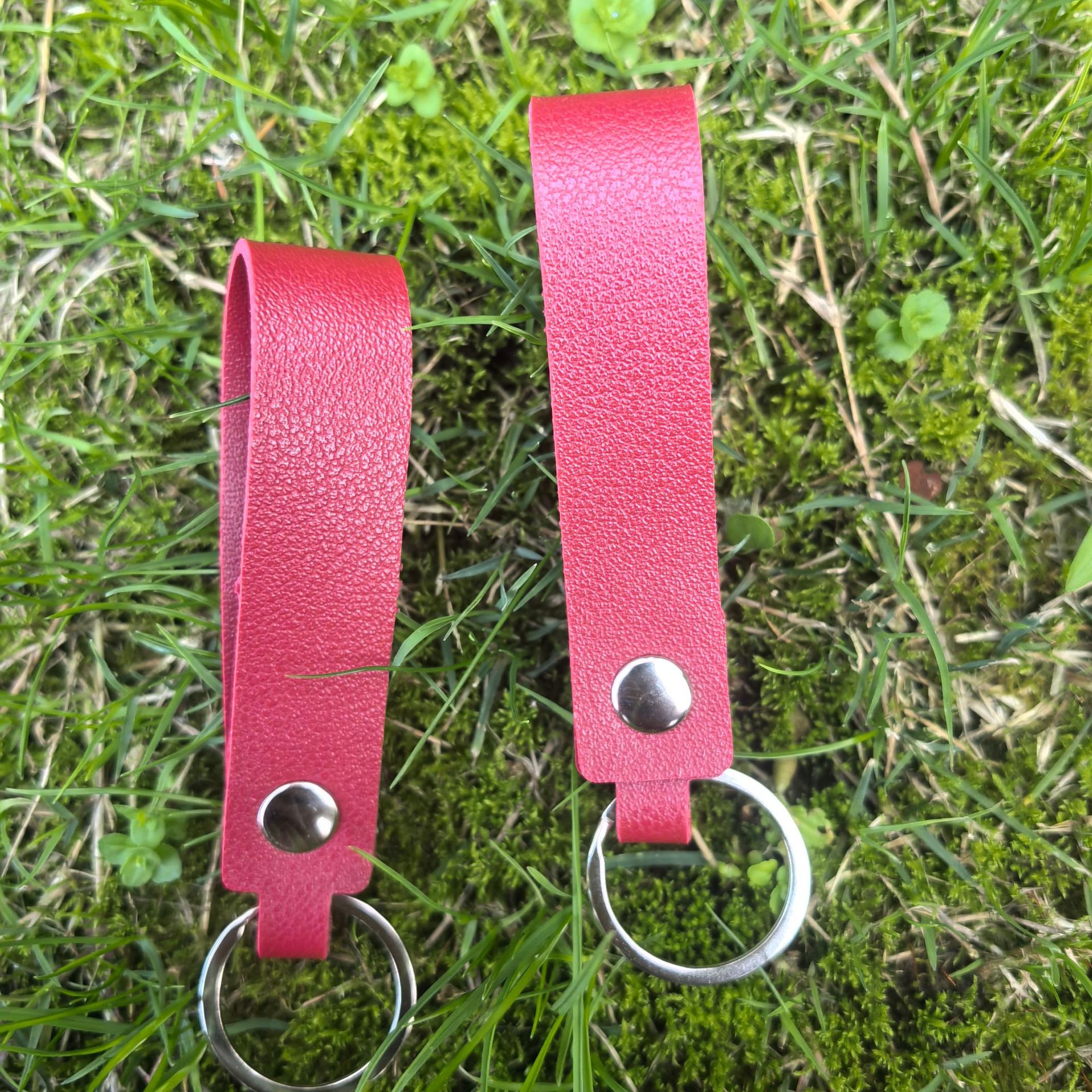 Clavera de cuero de doble cara colgante accesorios accesorios de bolsas accesorios de tendencia simple llavera de automóviles accesorios