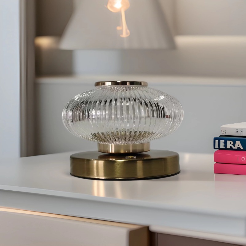 Moderna y sencilla lámpara de mesa pequeña de vidrio lámpara de noche de lujo ligero nórdico decoración retro personalidad lámpara de escritorio de dormitorio creativa