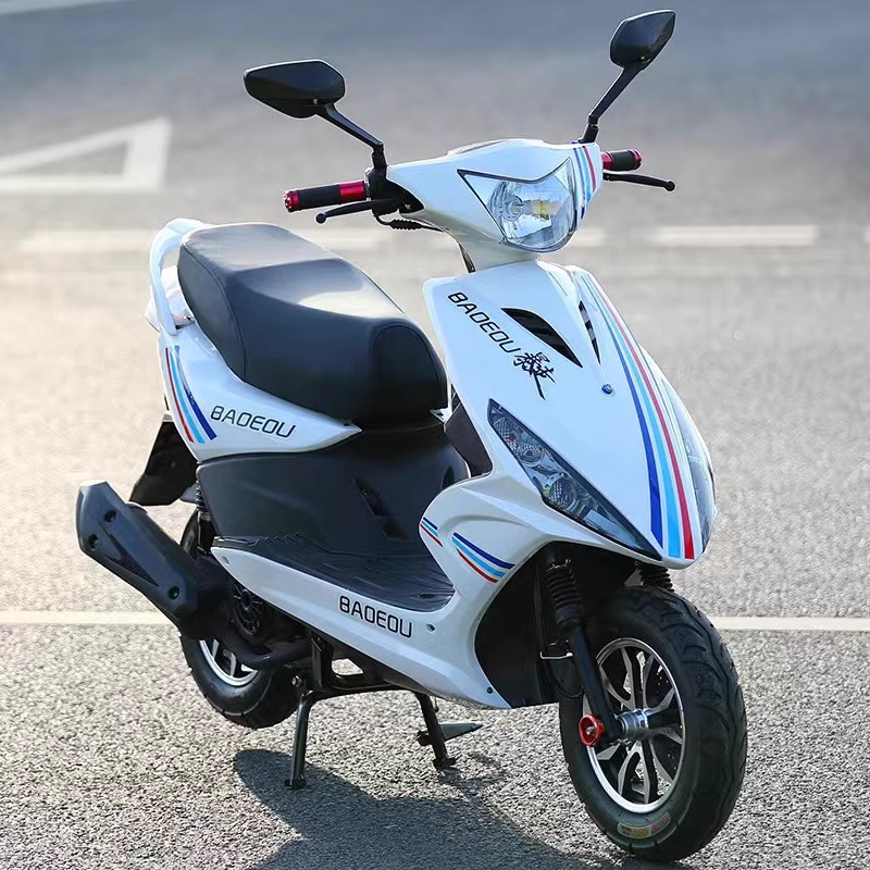 Factory Direct Sales Electric Injection Motorcycle, Universal Model for Adults, Fuel-Efficient Scooter, Outdoor Long-Range Heavy-Duty Motorcycle