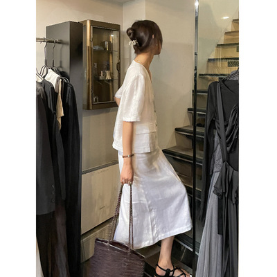 木兰 夏季新款西装女V领气质通勤单排扣小外套短款简约上衣 28389