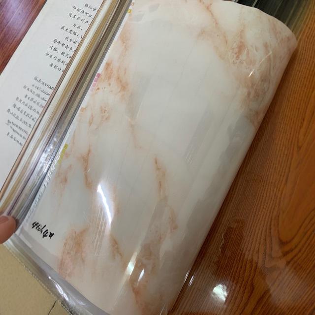 聊城PVC竹木纤维集成格栅墙板科技木包覆膜 橱柜门板真空吸塑膜