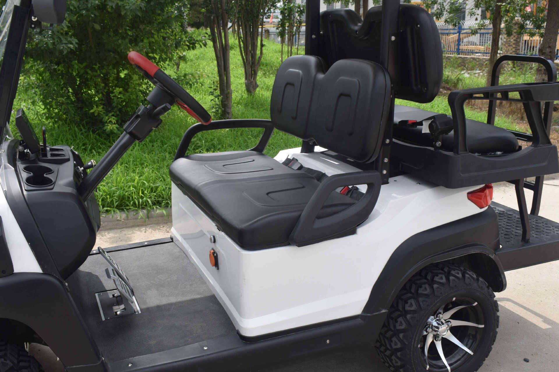 Zhongfeiyida Zhongyi Golf Cart Electric Sightseeing Car 2+2 Off-Road with Bumper Climbing Strong Long Endurance