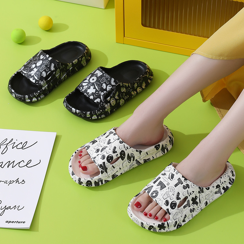 Soft-Soled Slippers That Feel Like Stepping on Shit, Men's Home Wear for Couples, Summer Versatile Men's Slippers, Internet Celebrity Hot Style Trendy Brand Running