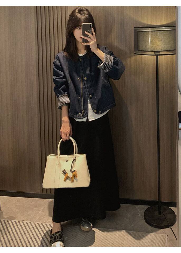 Áo khoác denim nữ dáng rộng cổ tròn tay dài viền cuộn họa tiết kẻ caro — Áo tay dài kẻ sọc xanh chi tiết 8