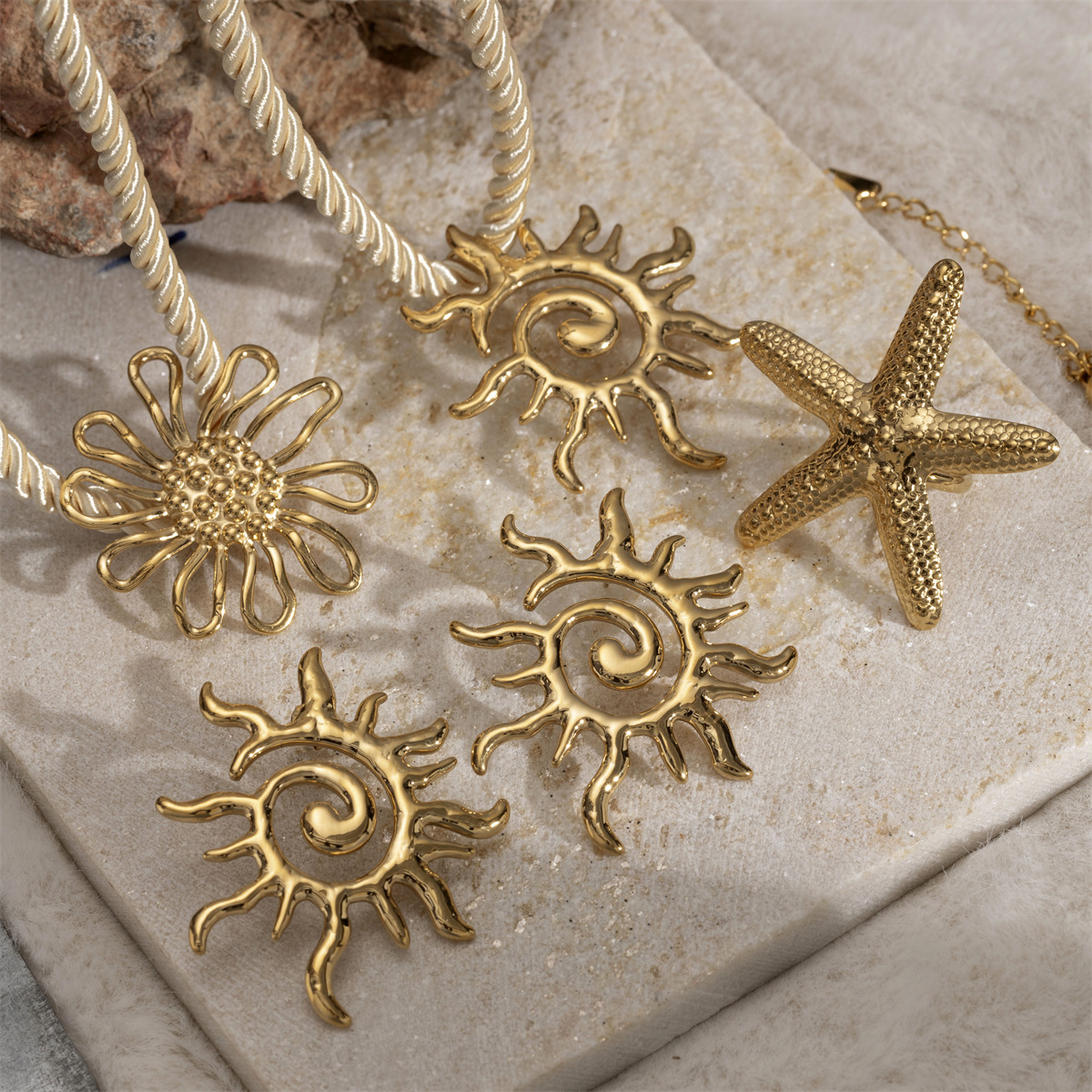 Tena Europa y América Alta retención de color 18k oro concha de acero inoxidable concha de estrella de mar collar de cuerda gruesa ins joyería de explosión transfronteriza image 3