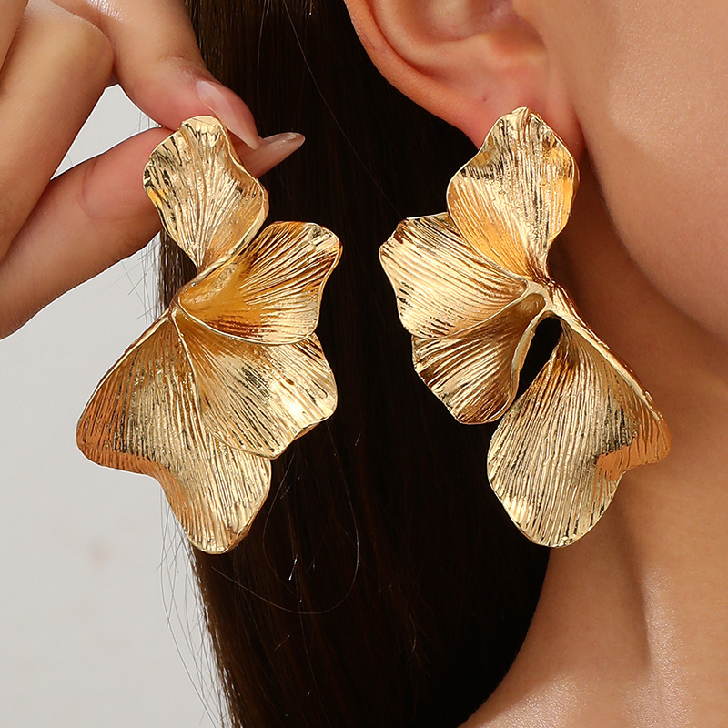 European and American ins-style wrinkled geometric earrings, women's light luxury high-end earrings, exaggerated and unique cross-border jewelry wholesale
