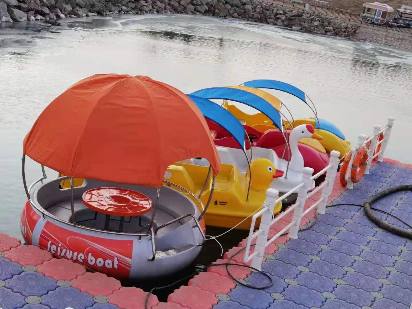 水上游乐观光烧烤船    六人台      十人台    户外游乐设备