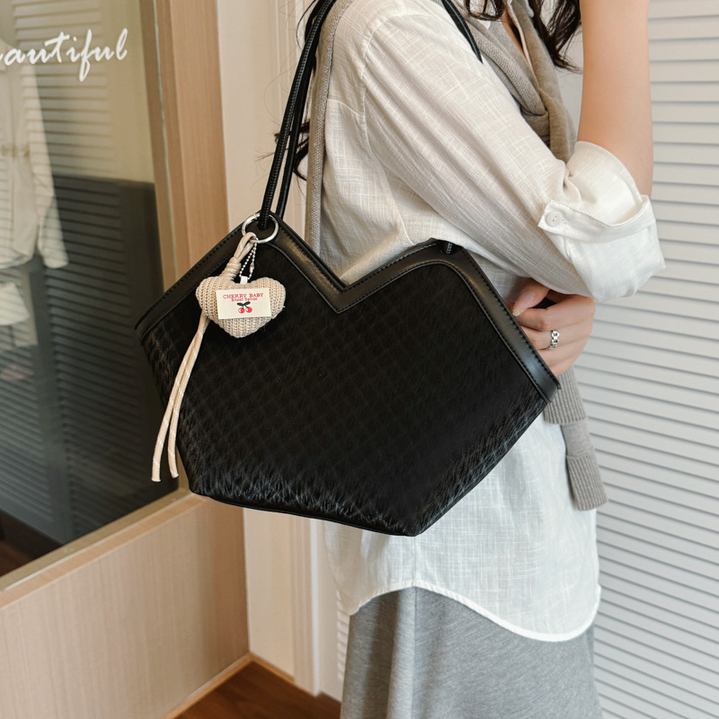 Nicho transfronterizo bolsas de diseño casual para mujeres 2026 nueva moda diaria de verano de gran capacidad de viaje a la axila bolsa de mano