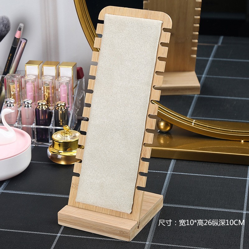 ��Լ��ľ������չʾ���鱦���ε��������Ҽ�չʾ���׹��Ʒ���м�