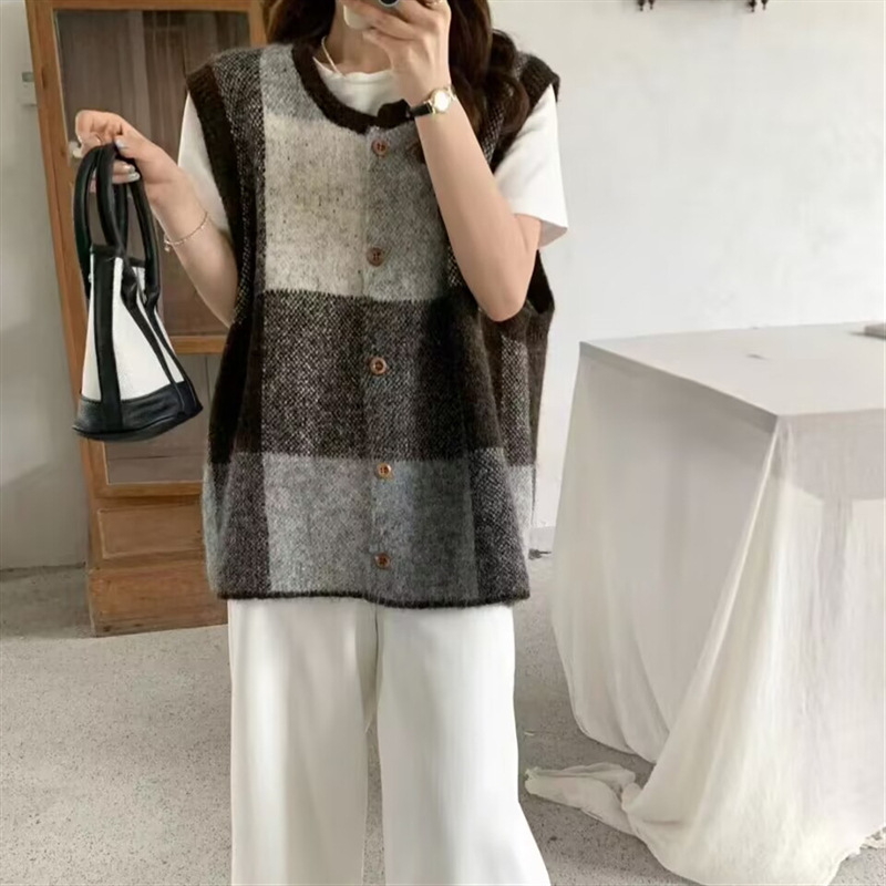 Retro Colorful Plaid Sleeveless Knitted Cardigan Loose Vest for Women Autumn and Winter Korean Style Slimming Vest Top for Women Trendy Retro Colorful Plaid Sleeveless Knitted Cardigan Loose Vest for Women Autumn and Winter Korean Style Slimming Vest Top for Women Trendy