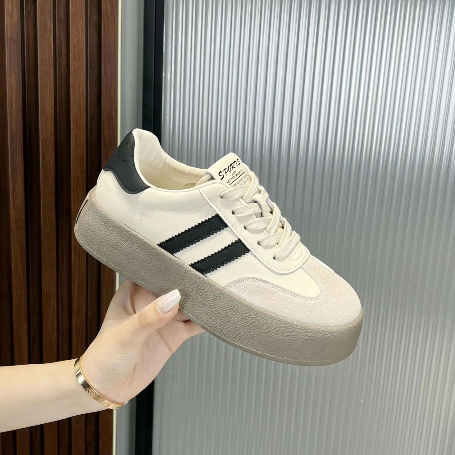 Zapatos de entrenamiento de la escuela de zapatos de mujer 2025, primavera y verano, zapatos blancos de suela gruesa, moda casual, zapatos deportivos Gump