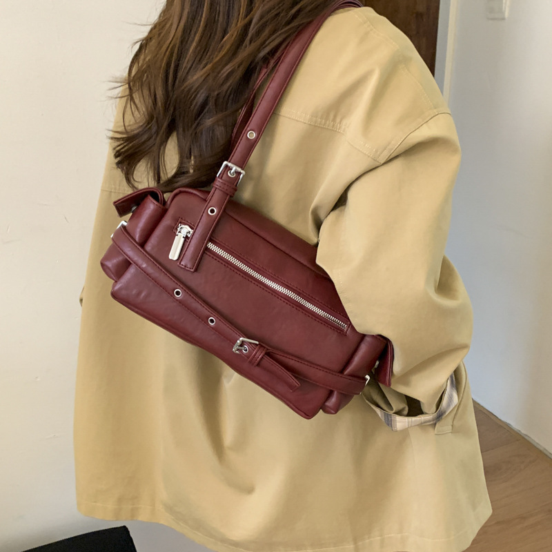 Bolso de viaje coreano para mujeres 2025 nuevo otoño invierno de alta sensación de hombro bolso de braza retro versátil bolso de mano