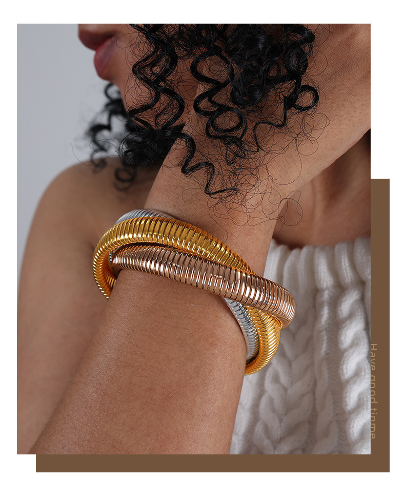 PVD Coated Gold Plating Process 18K Real Gold Plated, Real Gold Plated Plating Material PVD Coated Real Gold Plated 18K Gold Color Block Solid Color Titanium Steel Simple Style Waterproof Non Tarnish 304 Stainless Steel Bangle