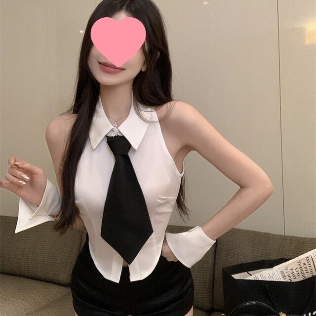 ネクタイのシャツの女性のデザイン感が小さいです。|undefined