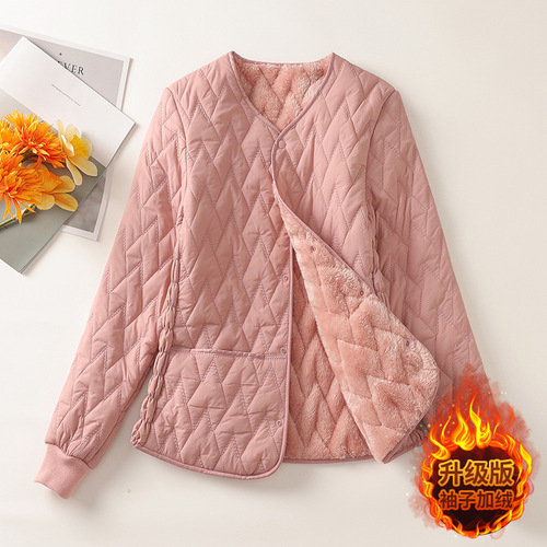 New autumn and winter cotton-padded clothes for women with velvet and thickened inner liner. Close-fitting and warm base layer with women's small cotton-padded jacket.