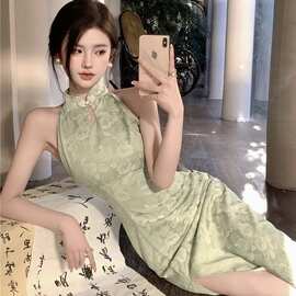 新中式国风清冷感绿色改良旗袍性感风情万种绝美挂脖连衣裙女夏季