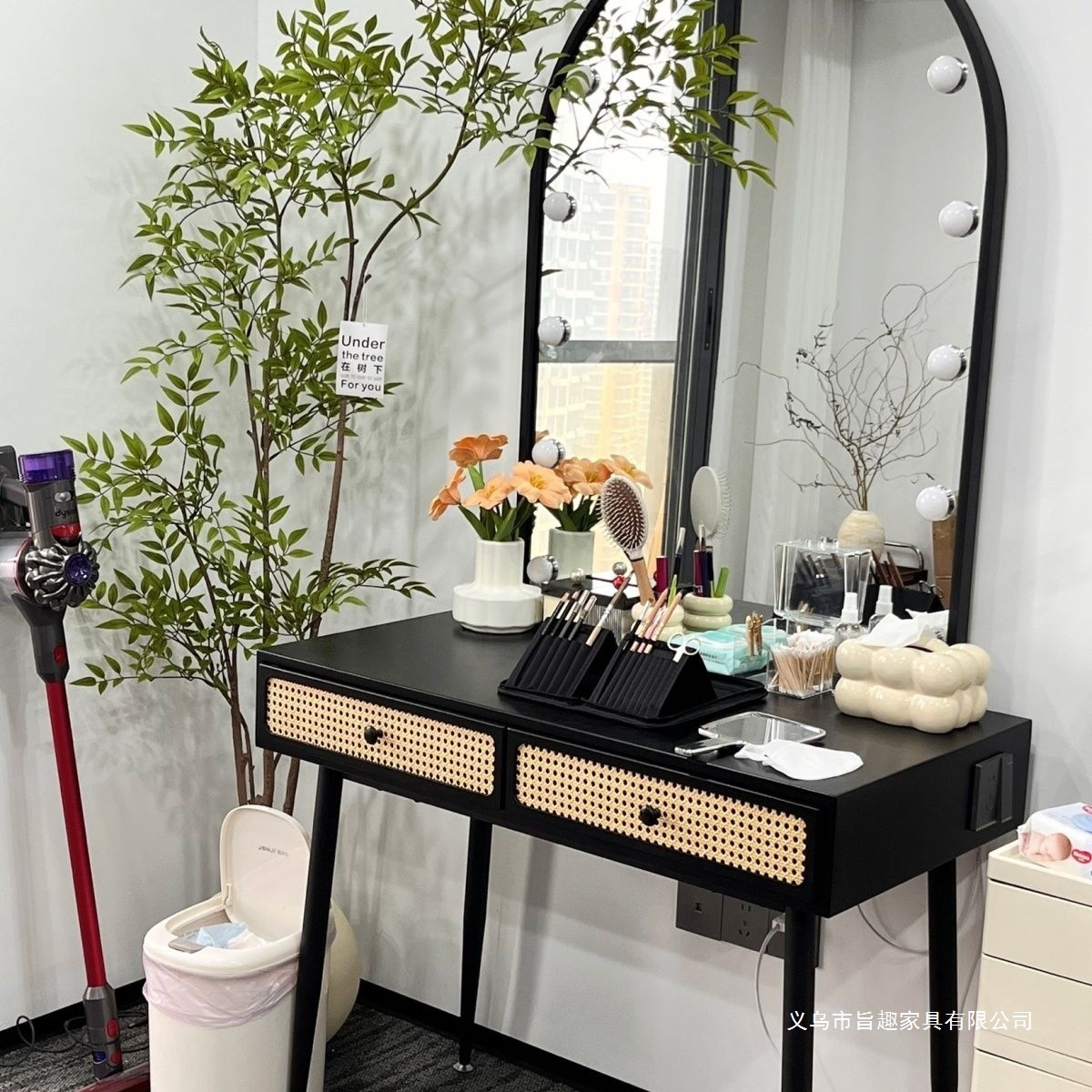 Rattan High-End Photo Studio Professional Dressing Table with Lights, Wedding Dress Shop, Beauty Salon Studio, Makeup Artist's Special Dressing Table