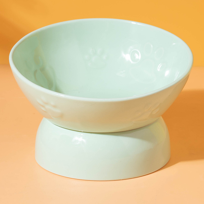 Tazón en relieve con garra inclinada con pies (tazón verde con pies verdes)