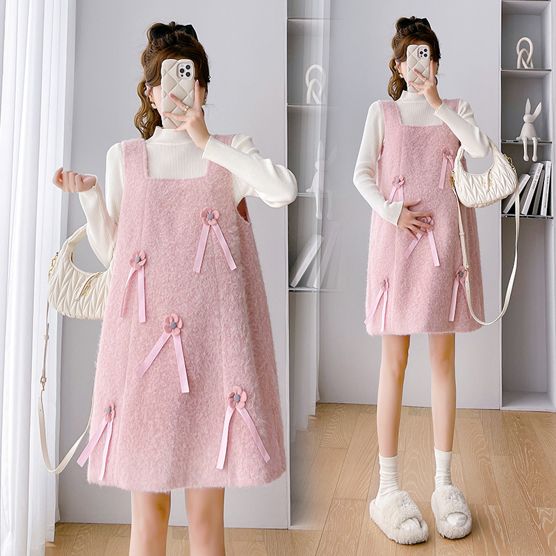 Maternity clothes age-reducing two-piece set 2023 autumn and winter sweet cute woolen suspender skirt Korean style all-match bottoming shirt suit