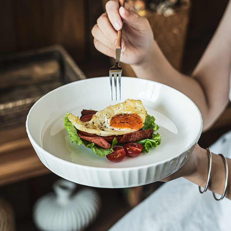 Plato de cerámica simple y práctico para el hogar plato bonito y versátil plato de filete de comida occidental plato de cubierta al por mayor