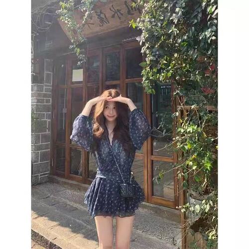 French floral V-neck chiffon dress, women's summer seaside vacation style, waist-tight a-line short skirt, beautiful skirt