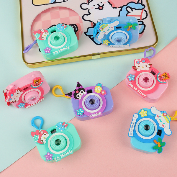 small cartoon camera