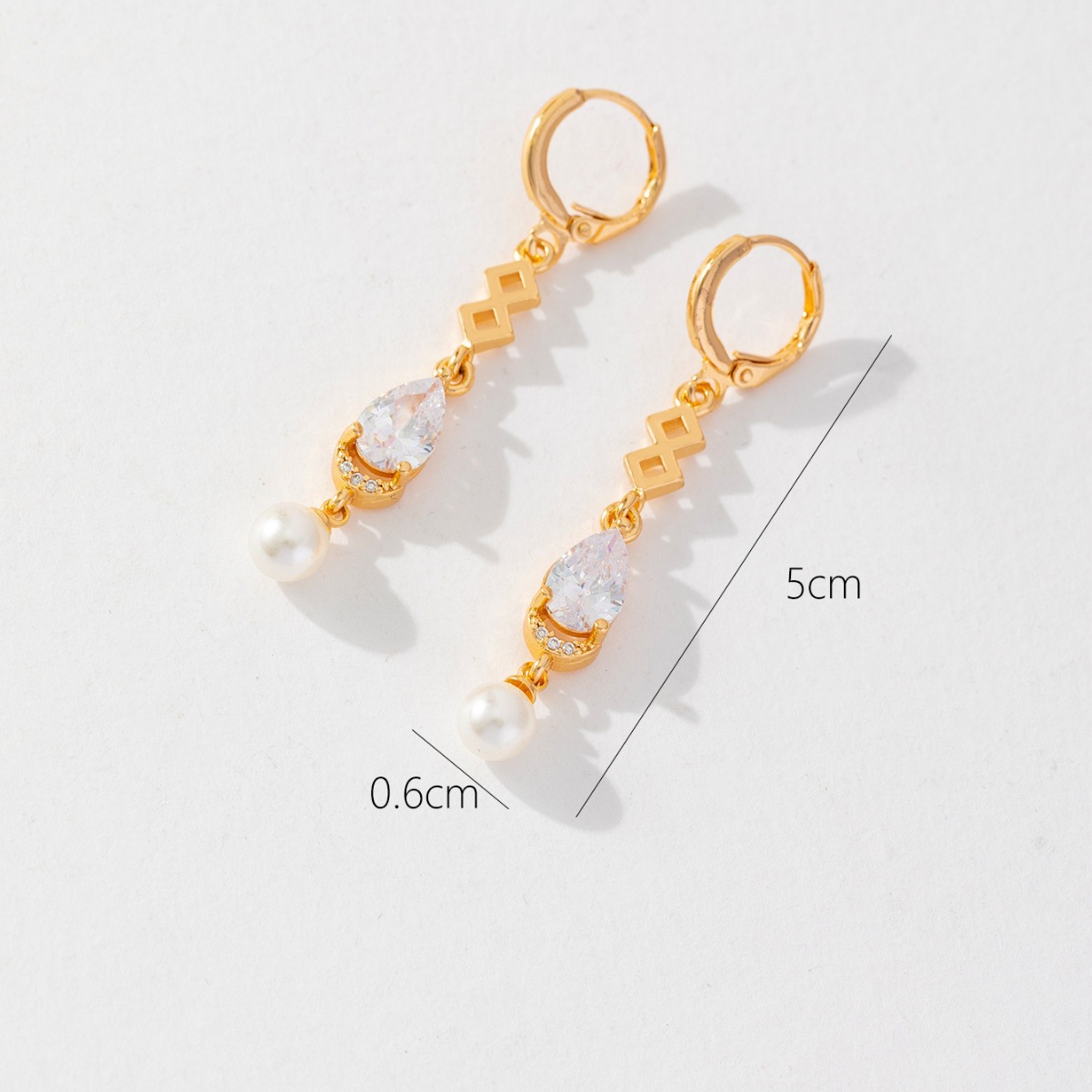 Aretes de goteo de moda europeas y estadounidenses transfronterizos, estilo de moda simple, personalidad de alto nivel, nicho, botones de orejas con bordas