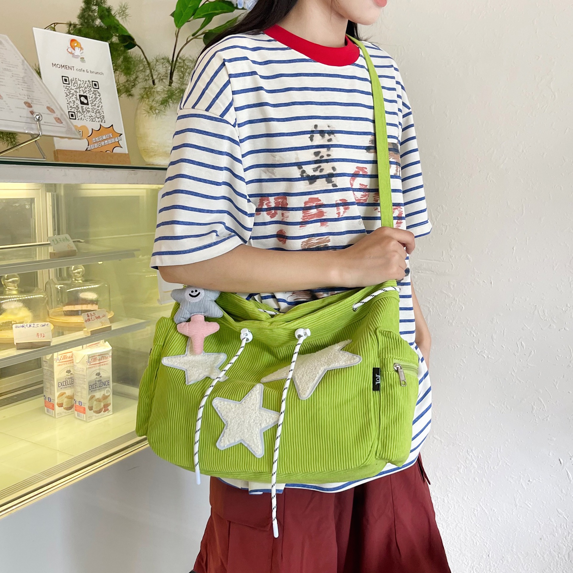 New Shoulder Bag with Cute Design, Star Pattern, Large Capacity for Students, Women's Bag for Autumn and Winter Commuting, Corduroy Crossbody Bag