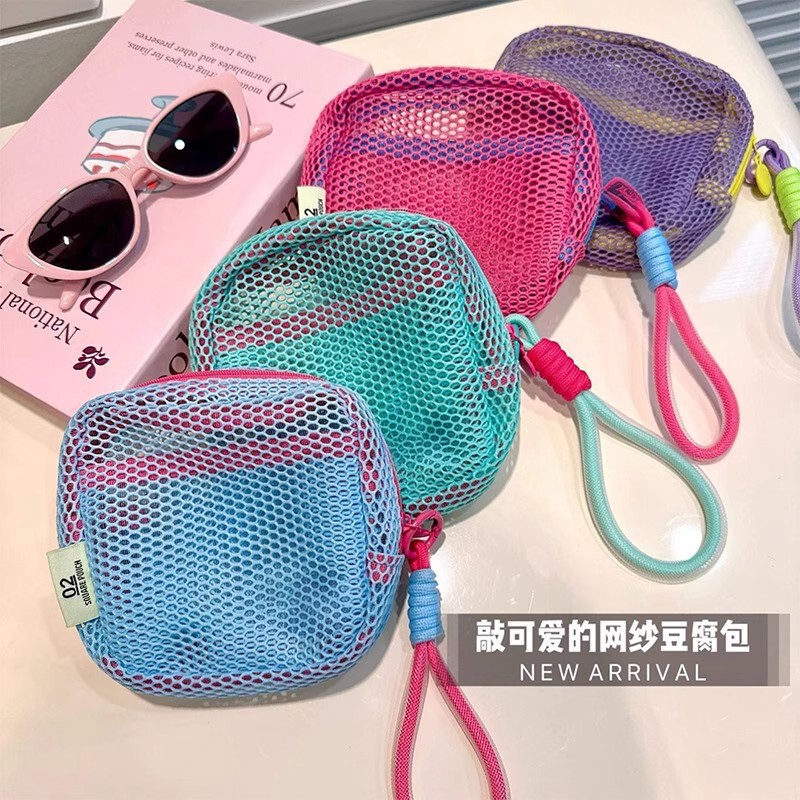 新款多巴胺网格收纳包旅行必备随身便携涤纶隔层化妆品收纳豆腐包|undefined