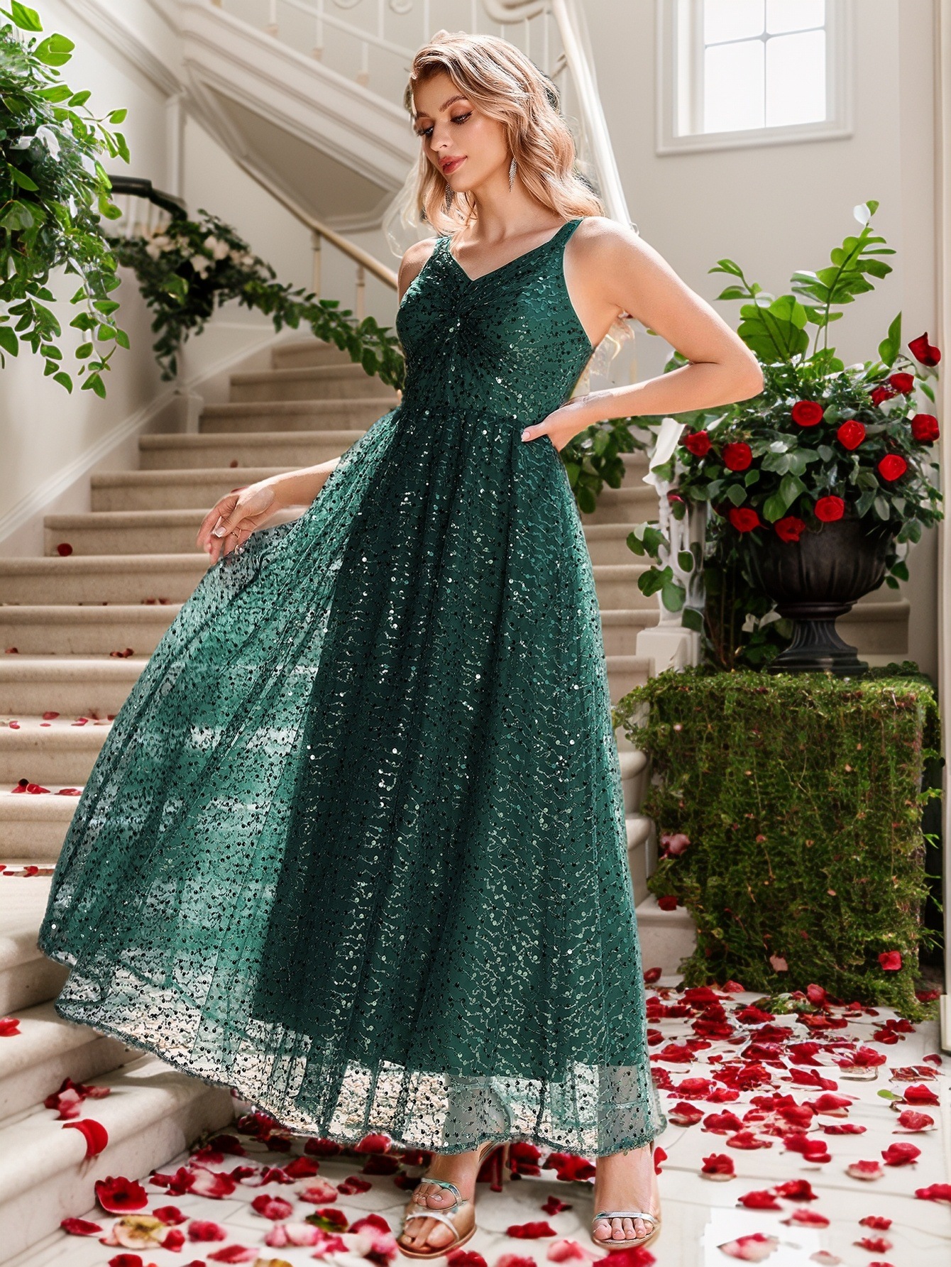 Nuevo vestido de tirantes francés verde con cuello en v estilo de vacaciones estampado lunares image 3