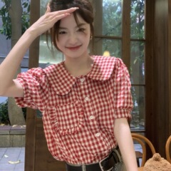 赤い格子のシャツの女性の春夏の新型の小さい清新で甘い子供の襟の上着のデザイン感の小さい大衆の半袖の上着