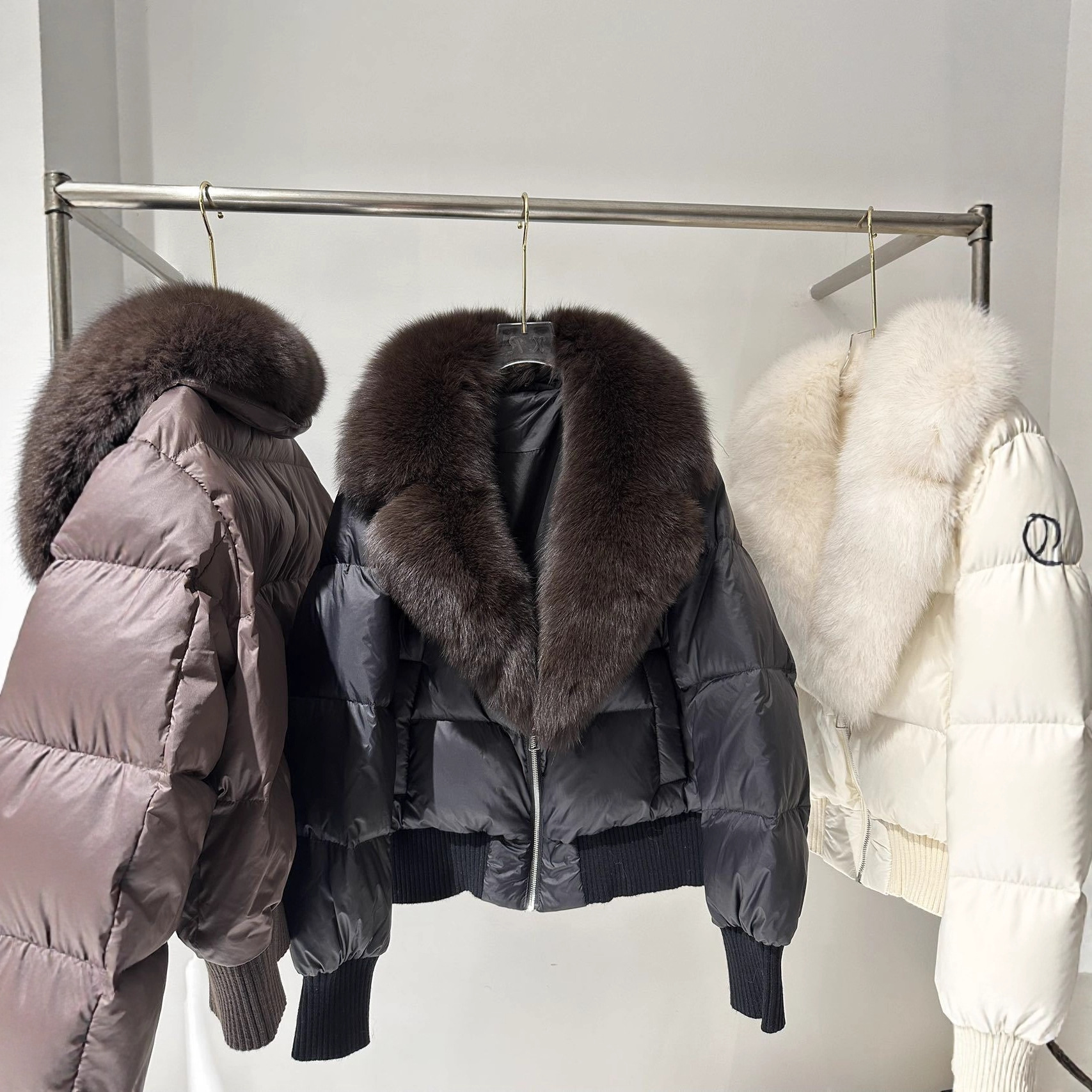 2025新款女士冬季羽绒服女短款时尚宽松超大狐狸毛领白鸭绒外套