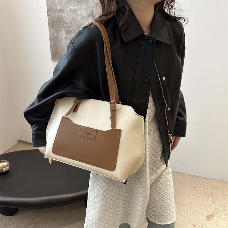 2024 New Popular Texture Large Capacity Tote Women's Trendy Fashion Leisure Student Commuter Bag_voghion.com