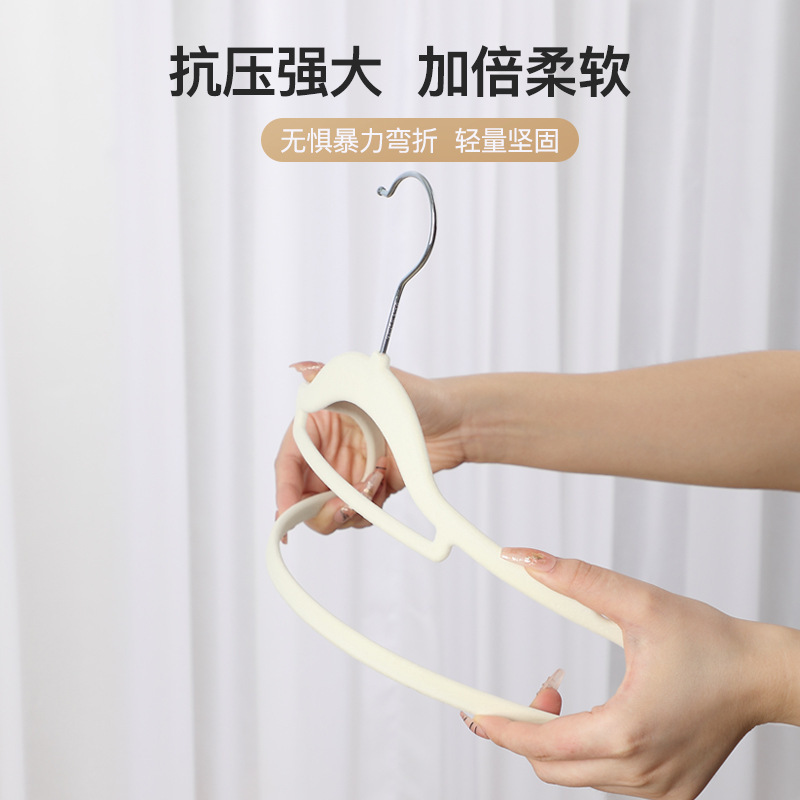 植毛ハンガーに傷がないので、滑り止めの日本式の服を包んで神器家庭用寮の服を収納してたんすを整理します。|undefined