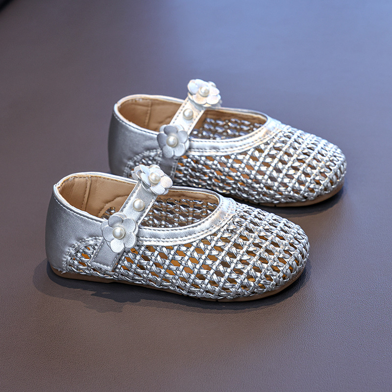 Zapatos casuales transpirables de malla para niñas 2026 verano nuevos zapatos de princesa de tejido para niños sandalias huecas de flores de perlas image 4