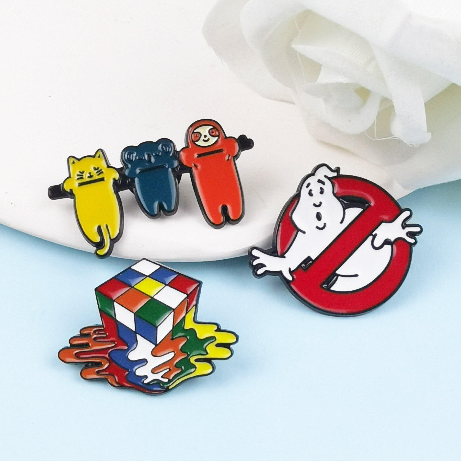 Broche de modelado geométrico creativo Cubo de Rubik, hombre de dibujos animados, aleación para hombres y mujeres, hebilla de alfiler, accesorios de moda personalizados, insignia