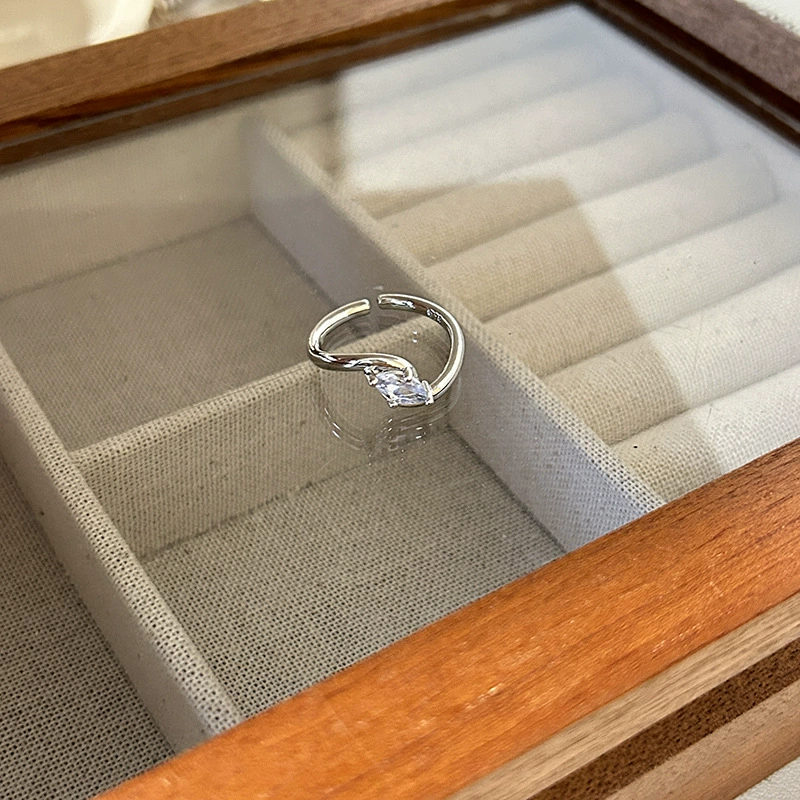 Ring Universal zirconium, diamond-encrusted, light-luxury style