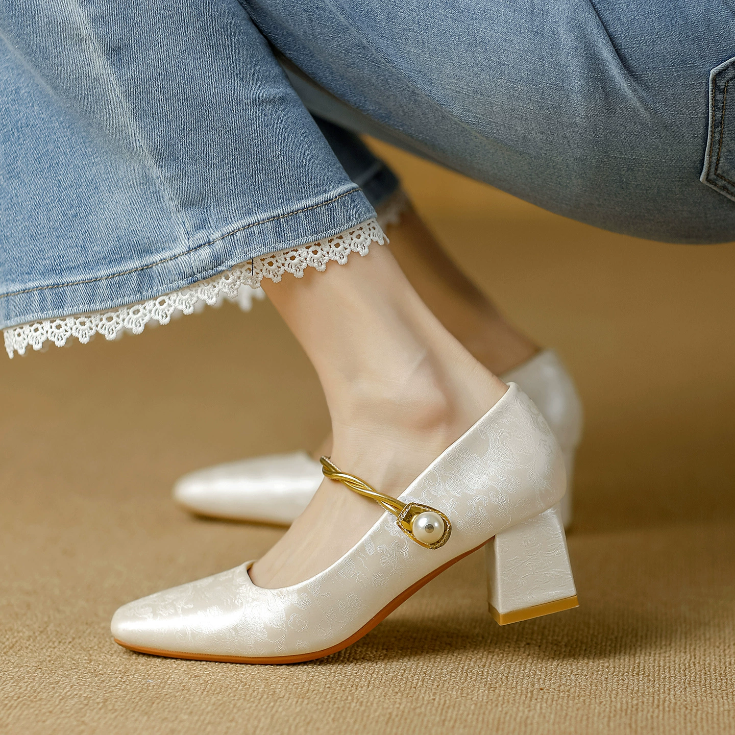 福星女 Spring white cheongsam, wedding shoes for bride