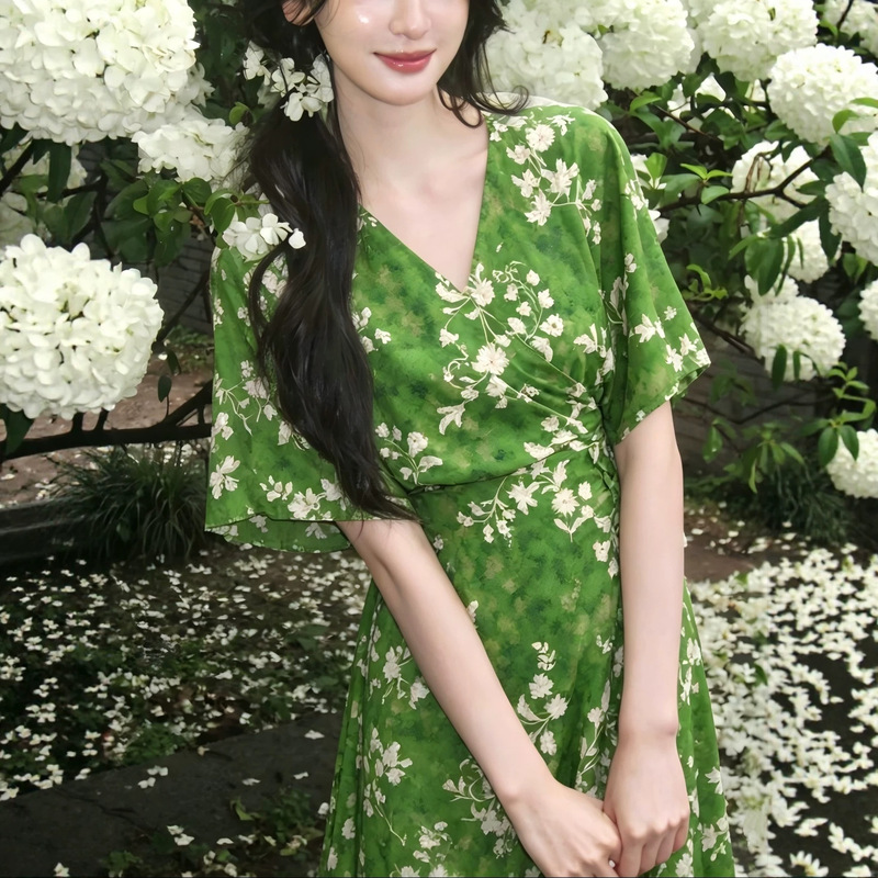 Vintage green gradient forest-style floral V-neck wrap design green-toned silk dress, elegant for vacation