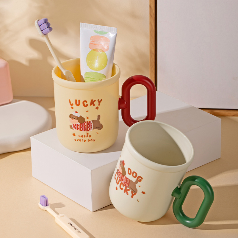 Taza de enjuague bucal de cachorro de la suerte de dibujos animados Taza de lavado de mango grande para el hogar de cachorro rojo festivo Taza de cepillo de dientes al por mayor