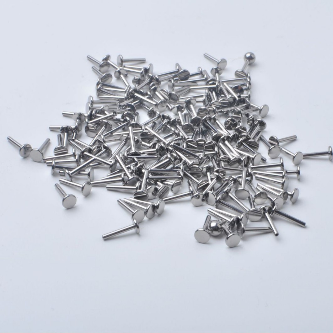 F136 Orecchini in lega di titanio, perni per naso, orecchio, labbro, filettatura interna, base piatta da 4 mm, piercing_voghion.com