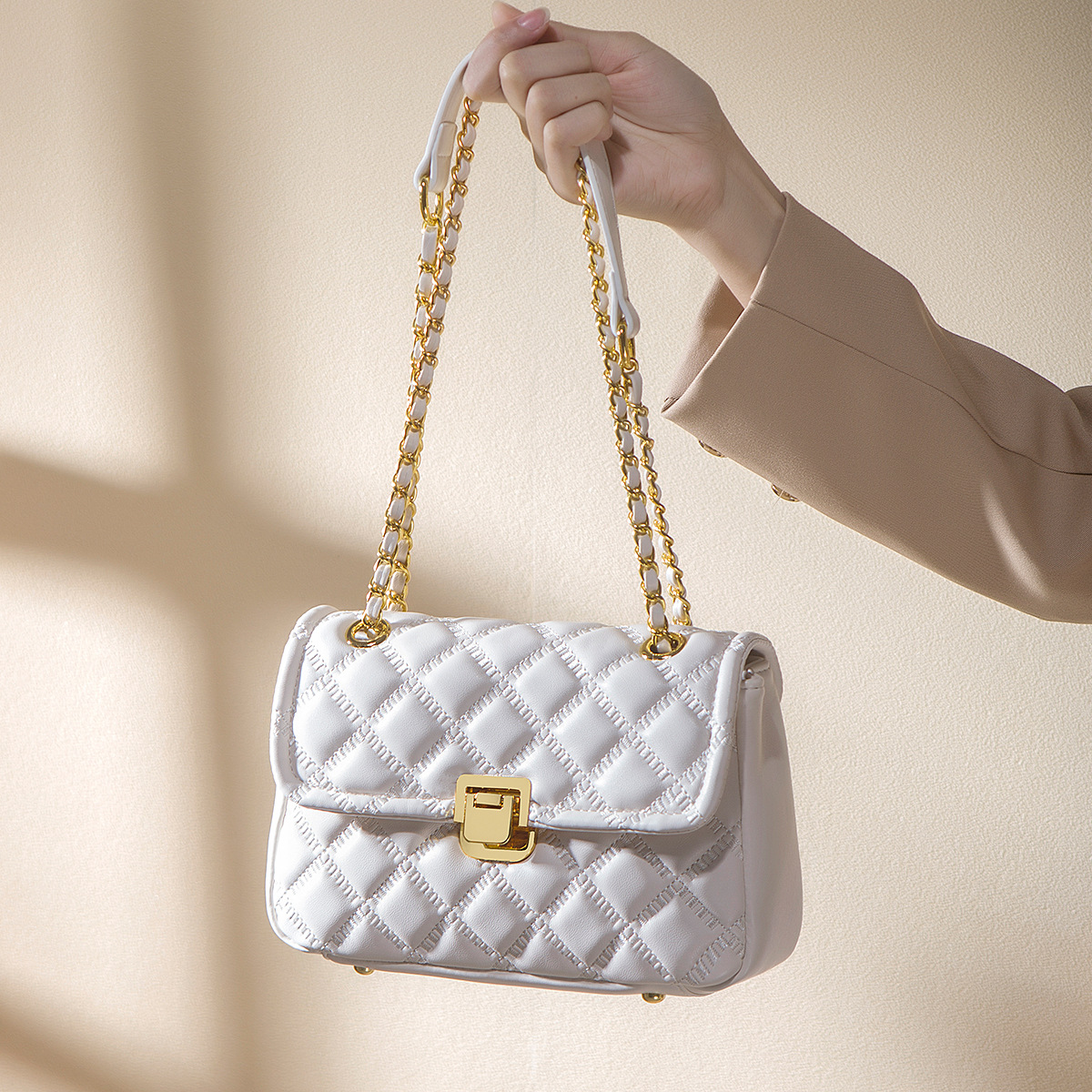 Send girlfriend mobile phone Lingge Qixi gift women's bag 2024 new handbag daily commuting_voghion.com