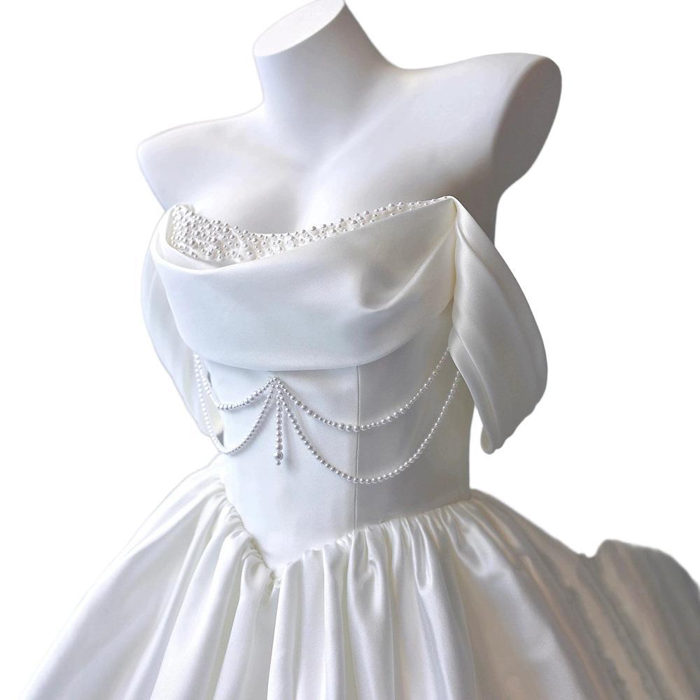 Robe de mariée courte en satin blanc, épaules dénudées, style français, idéale pour un mariage, des fiançailles, un anniversaire ou un banquet. Couleur : blanc._voghion.com