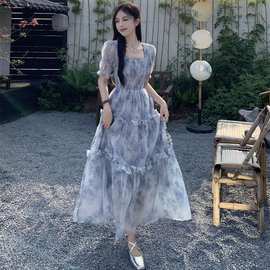 复古方领碎花连衣裙女夏季2025新款超仙森系收腰显瘦木耳边长裙子