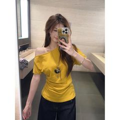 オリジナル生地のアメリカンギャル風黄色斜め肩半袖tシャツ女性夏デザイン感スリムショート着痩せ上着