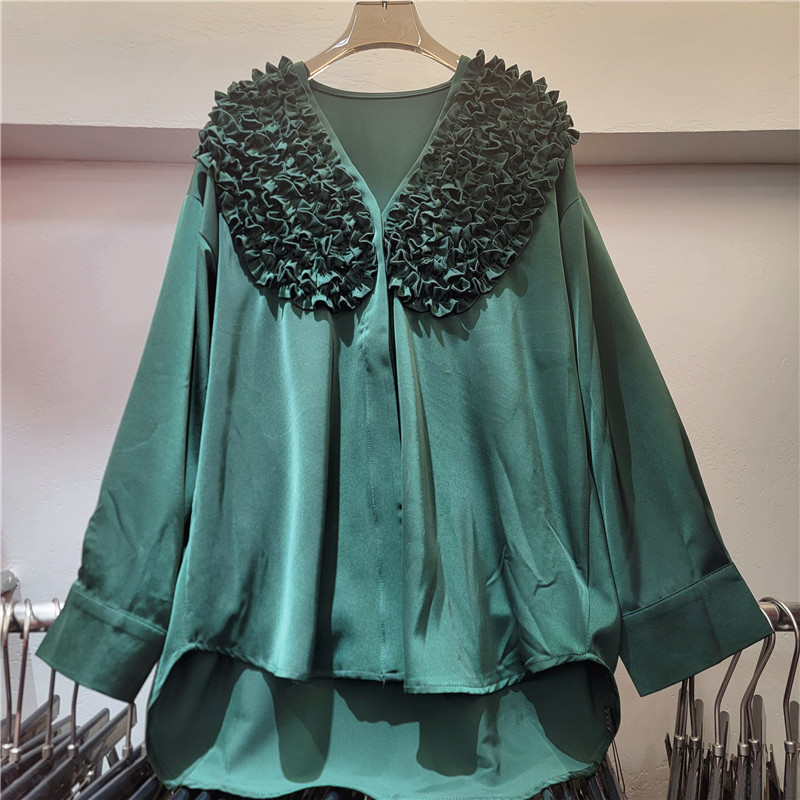 Nuevo diseño a principios de la primavera de 2026 con dulce borde de hongos franceses, cuello en V y camisa suelta de manga larga